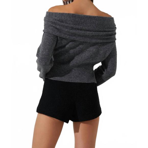 NEW ASTR wylie off shoulder sweater in charcoal - Picture 2 of 5